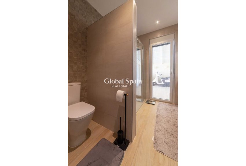 Resale - VILLA -
TORREVIEJA - Costa Blanca