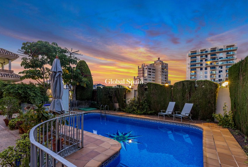 Resale - VILLA -
TORREVIEJA - Costa Blanca