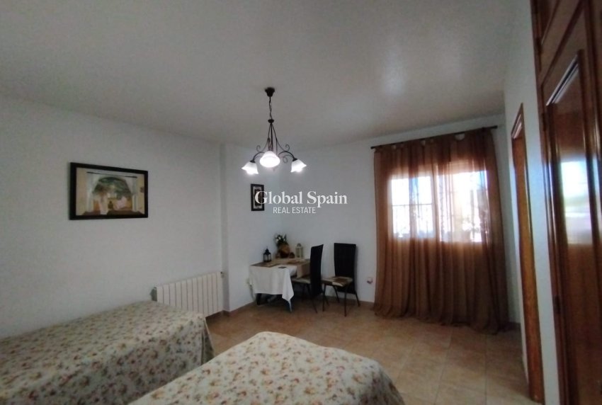 Resale - VILLA -
TORREVIEJA - Costa Blanca