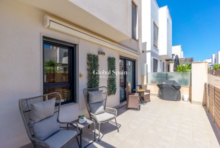 Resale - VILLA -
TORREVIEJA - Costa Blanca