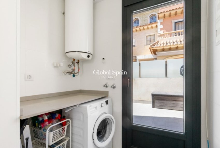 Resale - VILLA -
TORREVIEJA - Costa Blanca