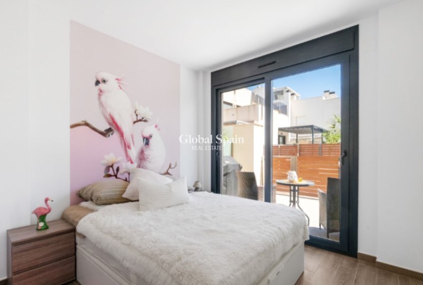 Resale - VILLA -
TORREVIEJA - Costa Blanca