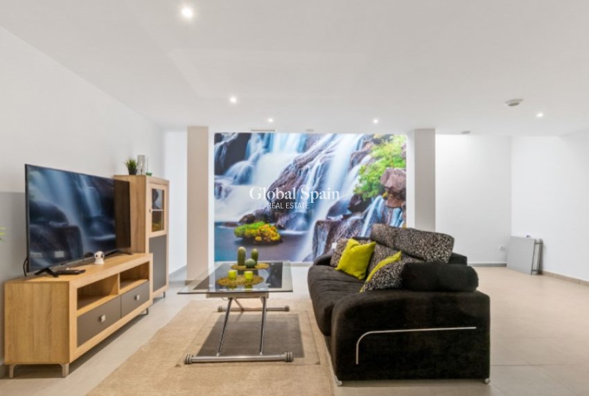 Resale - VILLA -
TORREVIEJA - Costa Blanca