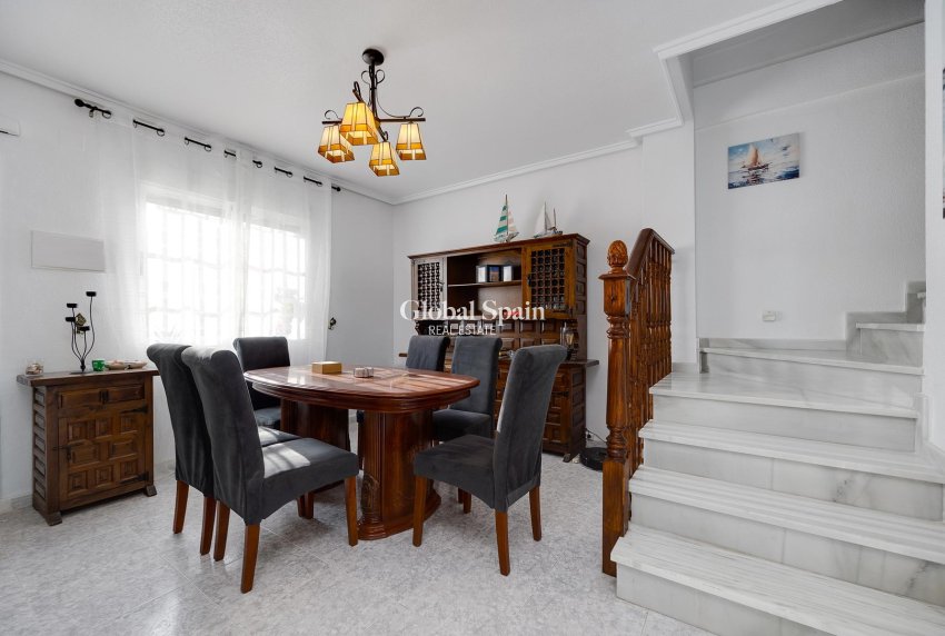 Resale - VILLA -
TORREVIEJA - Costa Blanca