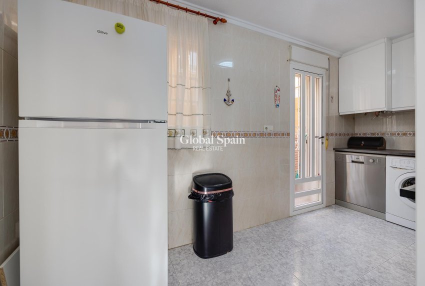 Resale - VILLA -
TORREVIEJA - Costa Blanca