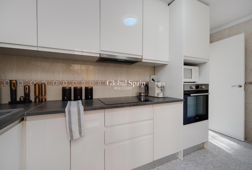 Resale - VILLA -
TORREVIEJA - Costa Blanca