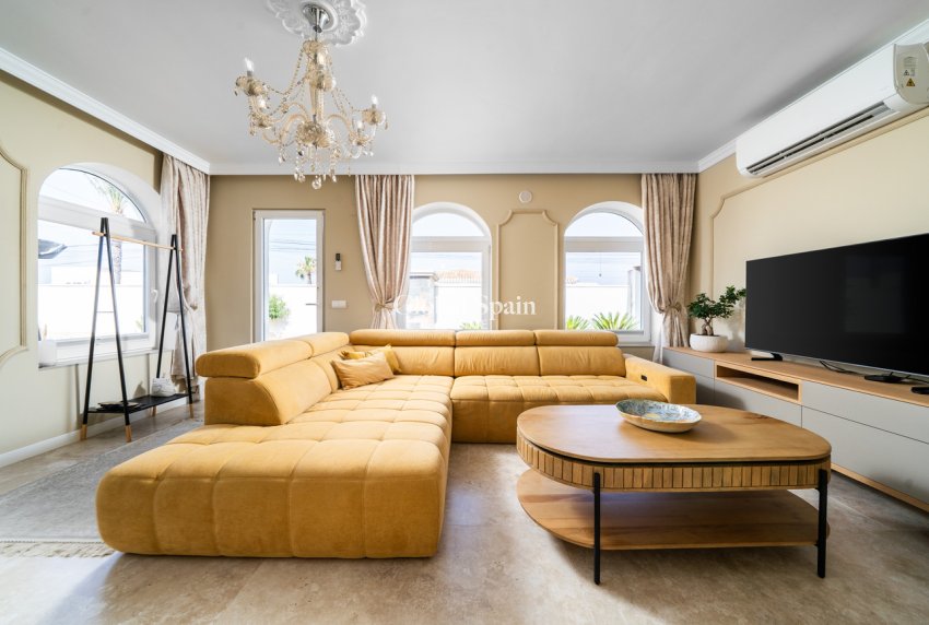 Resale - VILLA -
TORREVIEJA - Costa Blanca