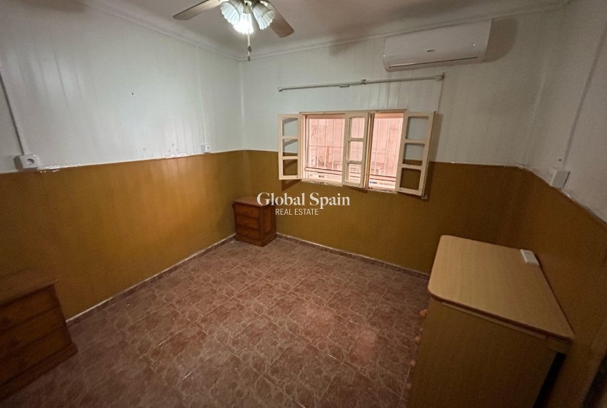 Resale - VILLA -
TORREVIEJA - Costa Blanca