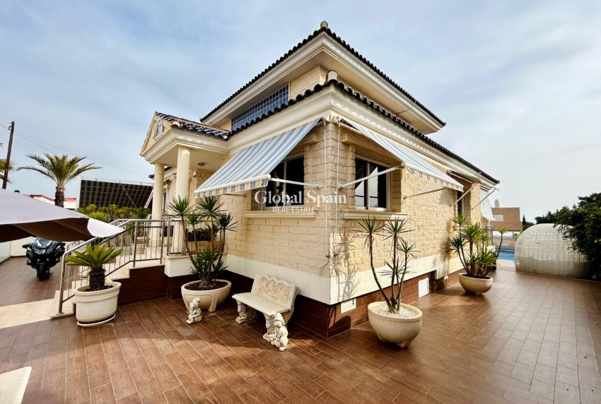 Resale - VILLA -
TORREVIEJA - Costa Blanca