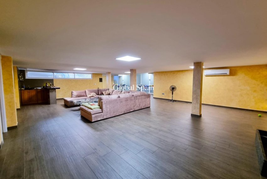 Resale - VILLA -
TORREVIEJA - Costa Blanca