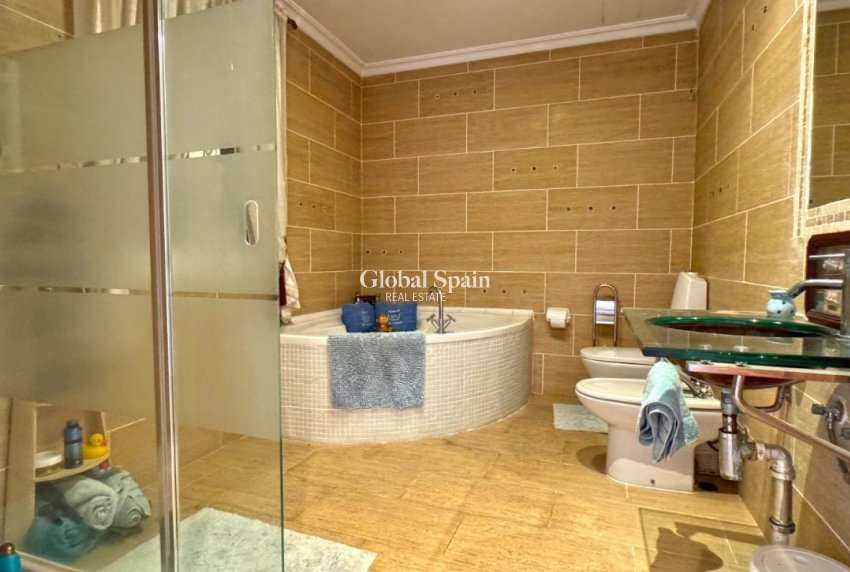 Resale - VILLA -
TORREVIEJA - Costa Blanca