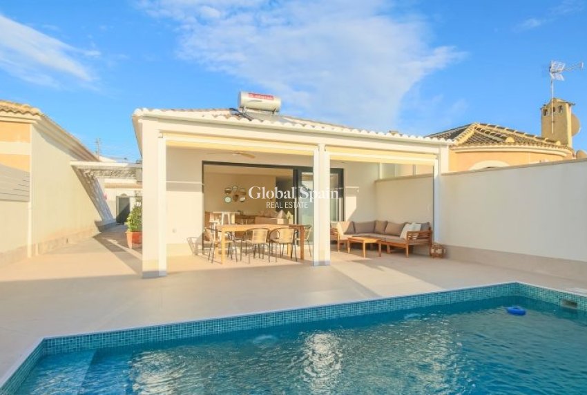 Resale - VILLA -
TORREVIEJA - Costa Blanca