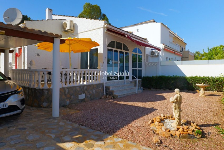 Resale - VILLA -
TORREVIEJA - Costa Blanca