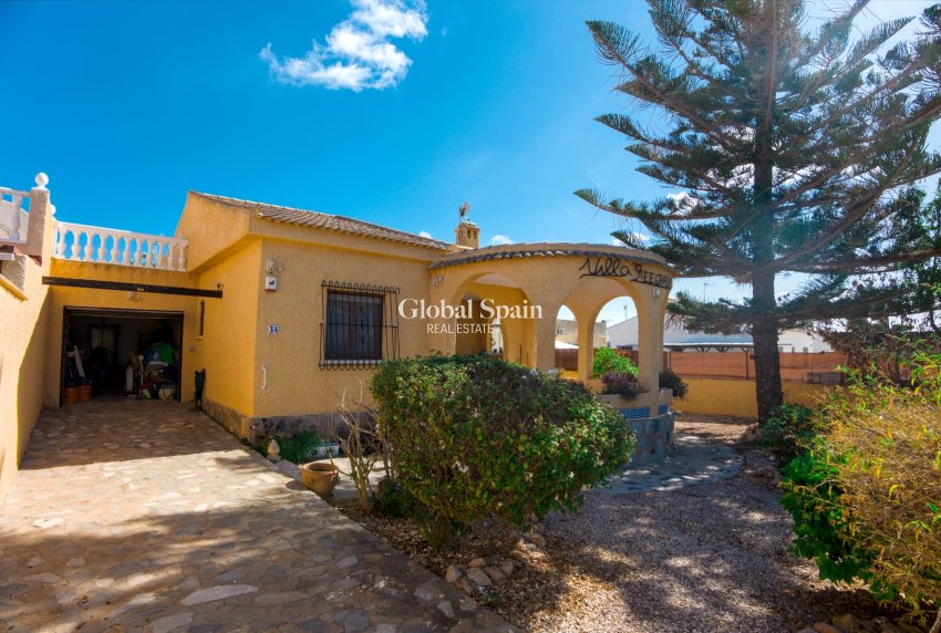 Resale - VILLA -
TORREVIEJA - Costa Blanca