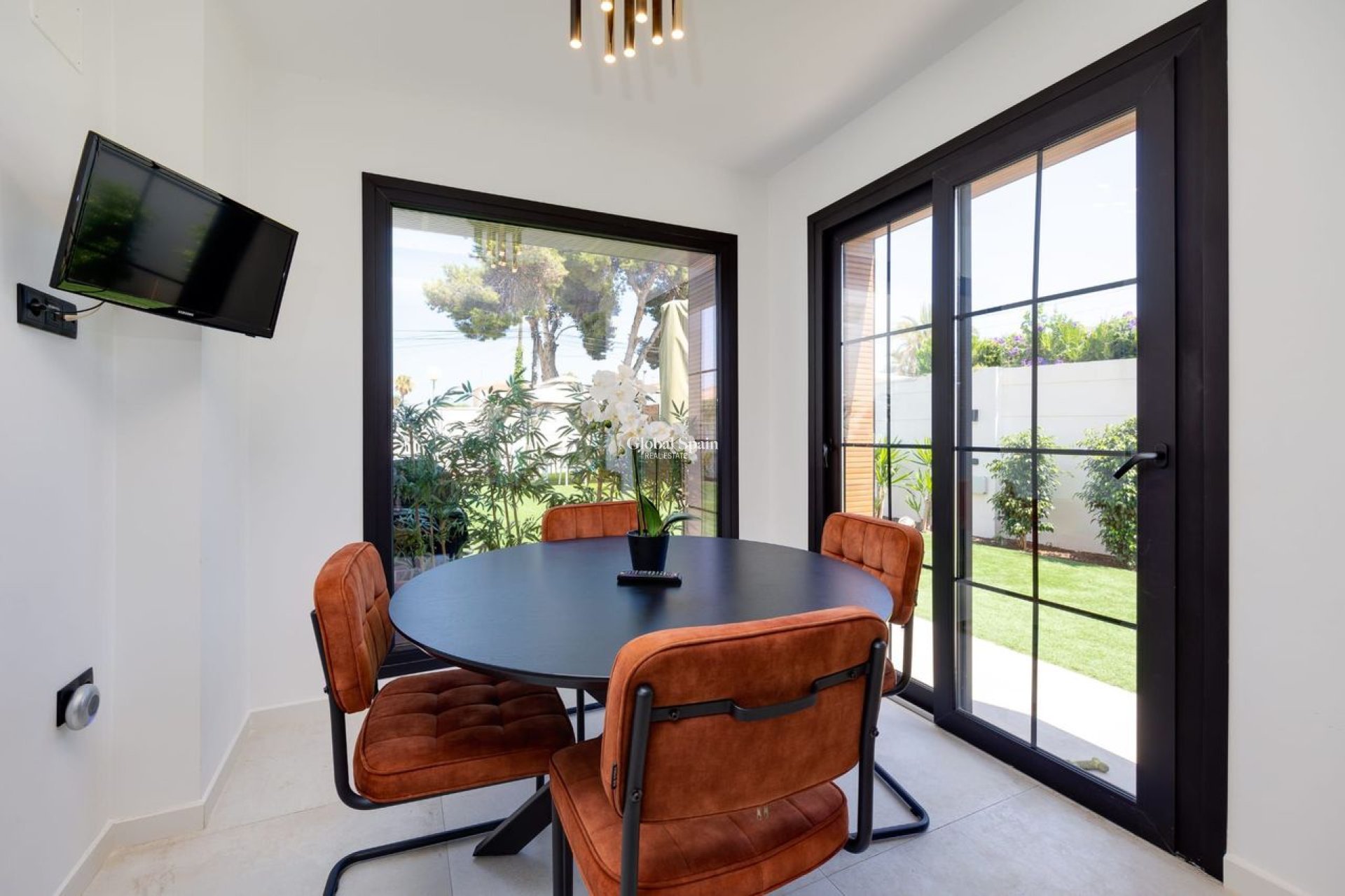 Resale - VILLA -
TORREVIEJA - Costa Blanca