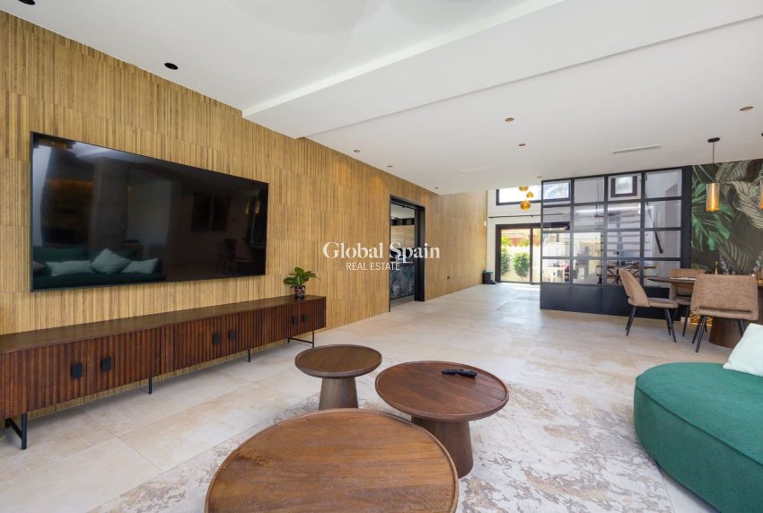 Resale - VILLA -
TORREVIEJA - Costa Blanca