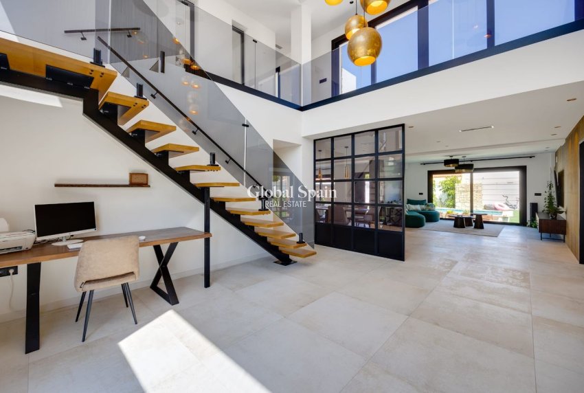 Resale - VILLA -
TORREVIEJA - Costa Blanca