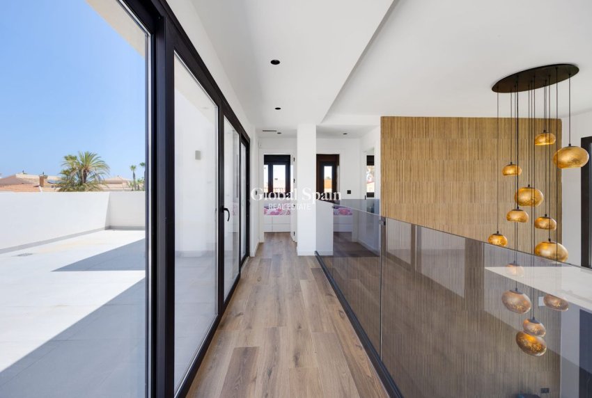 Resale - VILLA -
TORREVIEJA - Costa Blanca