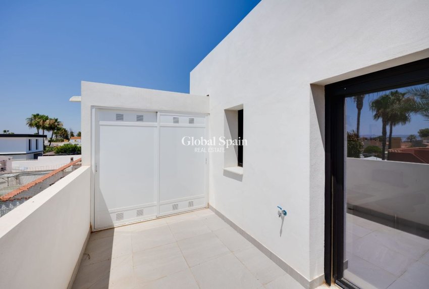 Resale - VILLA -
TORREVIEJA - Costa Blanca
