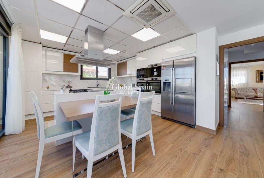 Resale - VILLA -
TORREVIEJA - Costa Blanca