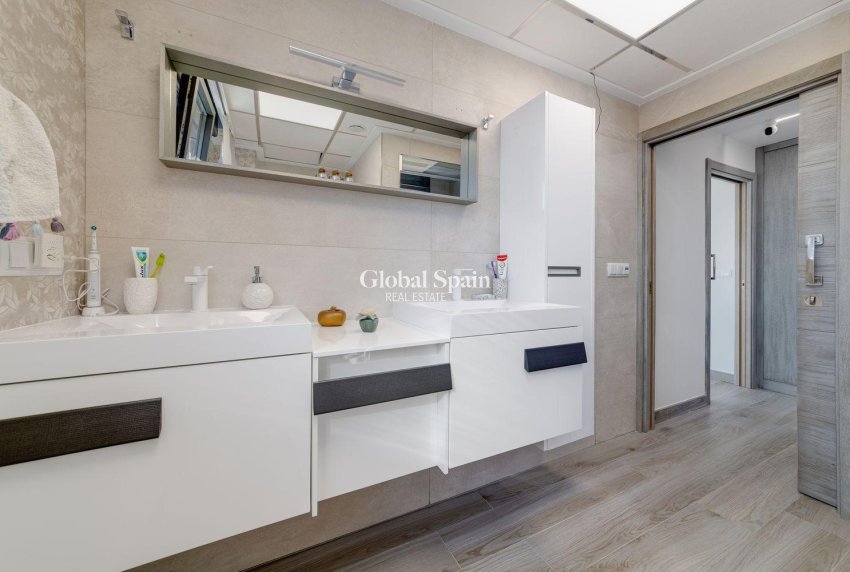 Resale - VILLA -
TORREVIEJA - Costa Blanca