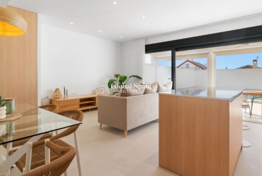 Resale - VILLA -
TORREVIEJA - Costa Blanca