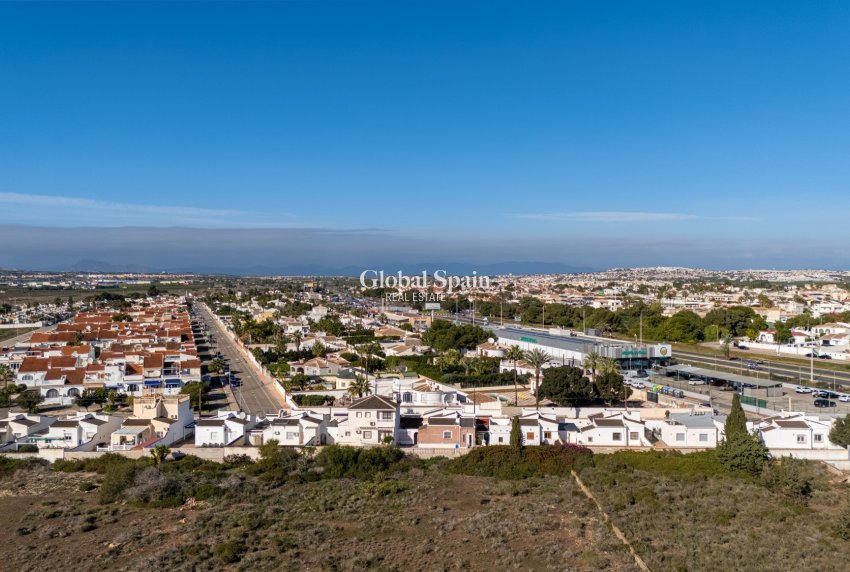 Resale - VILLA -
TORREVIEJA - Costa Blanca