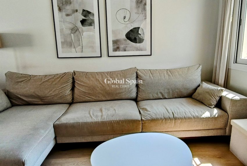 Resale - VILLA -
TORREVIEJA - Costa Blanca