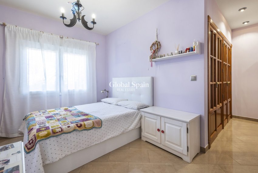 Resale - VILLA -
TORREVIEJA - Costa Blanca
