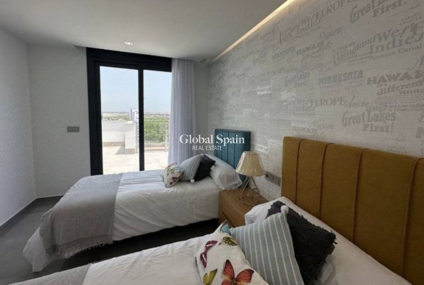 Resale - VILLA -
TORREVIEJA - Costa Blanca