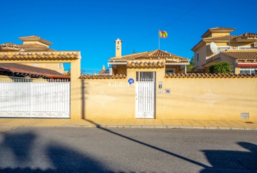 Resale - VILLA -
TORREVIEJA - Costa Blanca