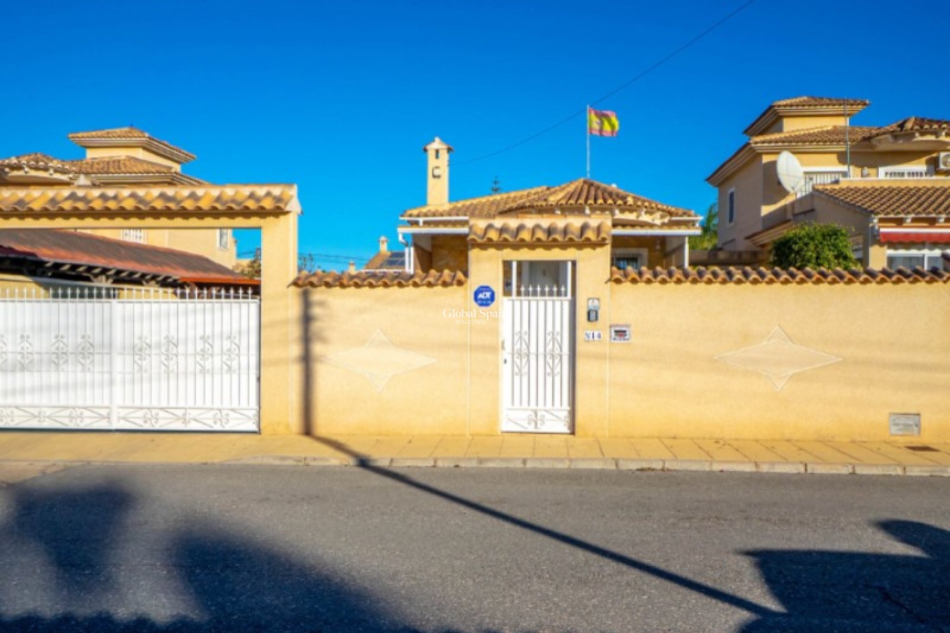 Resale - VILLA -
TORREVIEJA - Costa Blanca