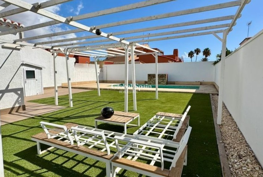 Resale - VILLA -
TORREVIEJA - Costa Blanca