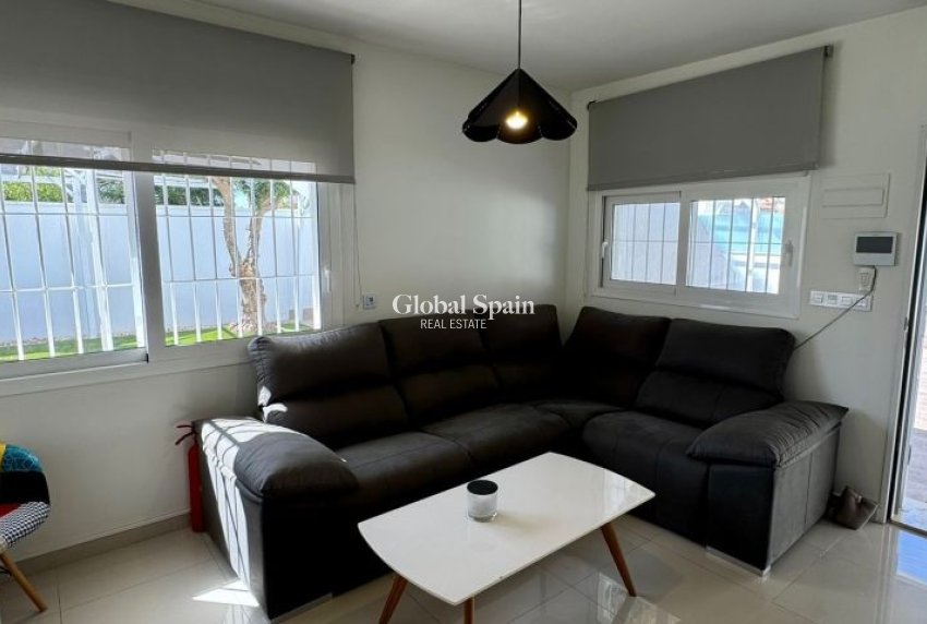 Resale - VILLA -
TORREVIEJA - Costa Blanca