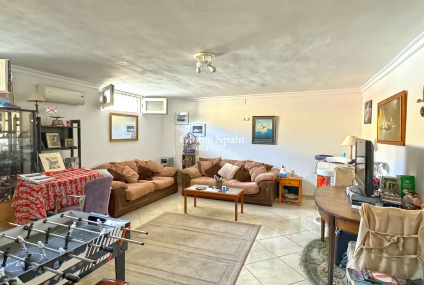 Resale - VILLA -
TORREVIEJA - Costa Blanca