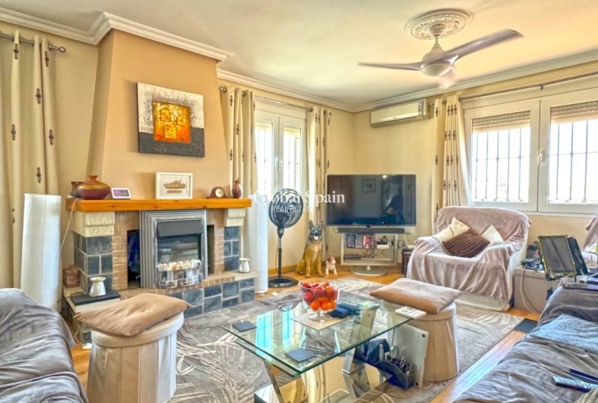 Resale - VILLA -
TORREVIEJA - Costa Blanca