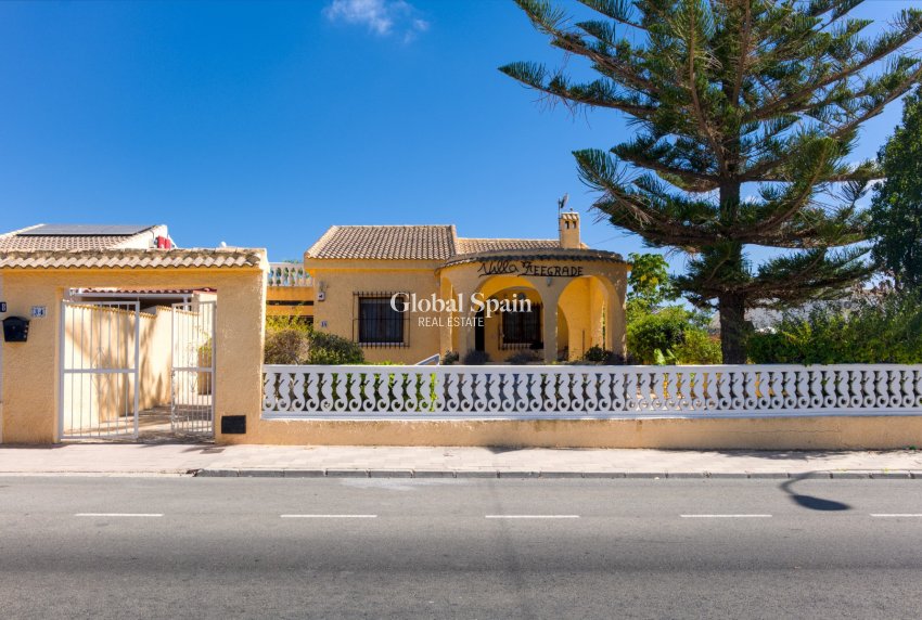 Resale - VILLA -
TORREVIEJA - Costa Blanca