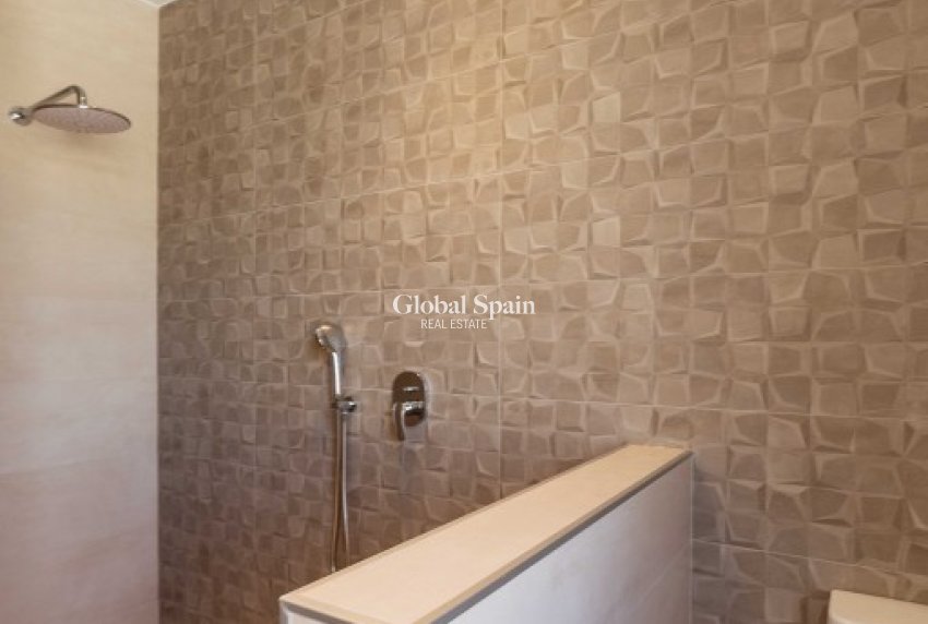 Resale - VILLA -
TORREVIEJA - Costa Blanca