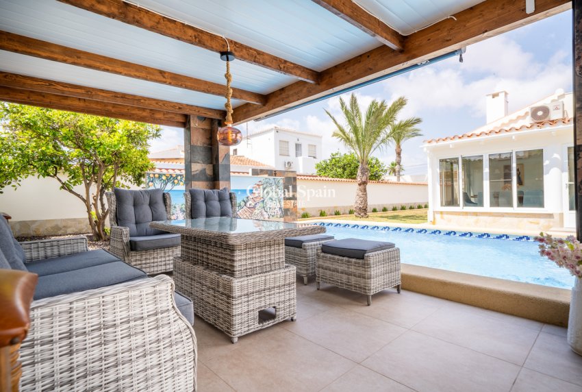 Resale - VILLA -
TORREVIEJA - Costa Blanca