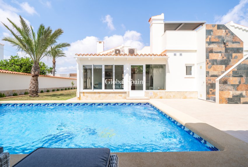 Resale - VILLA -
TORREVIEJA - Costa Blanca