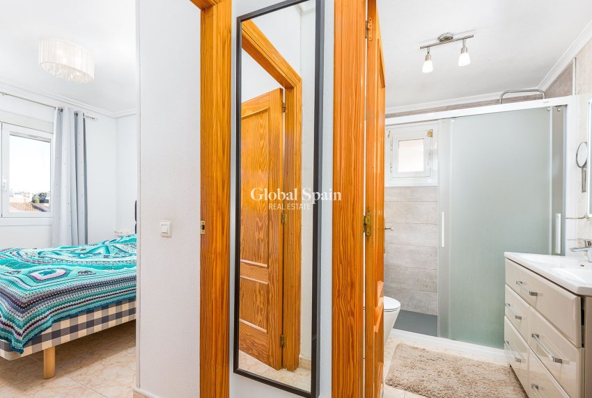 Resale - VILLA -
TORREVIEJA - Costa Blanca