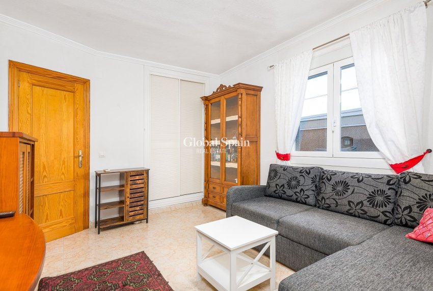 Resale - VILLA -
TORREVIEJA - Costa Blanca