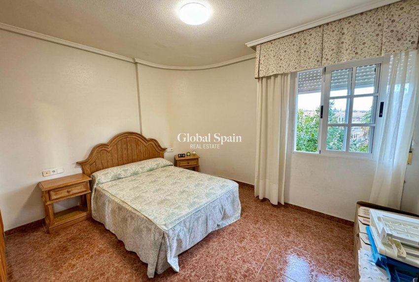 Resale - VILLA -
TORREVIEJA - Costa Blanca