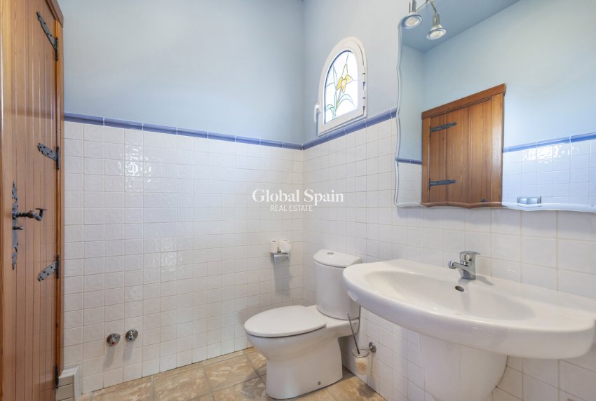 Resale - VILLA -
TORREVIEJA - Costa Blanca