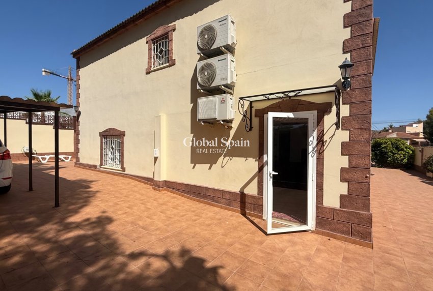 Resale - VILLA -
TORREVIEJA - Costa Blanca