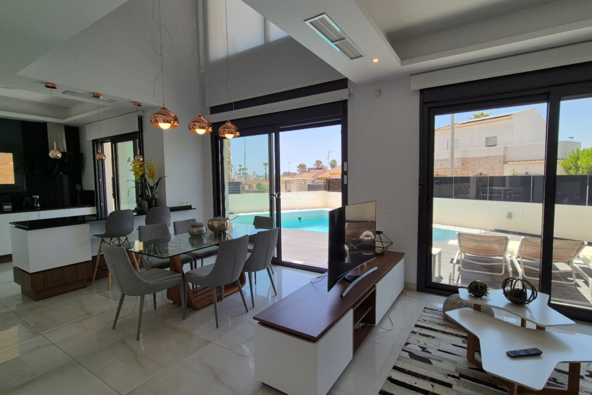 Resale - VILLA -
TORREVIEJA - Costa Blanca