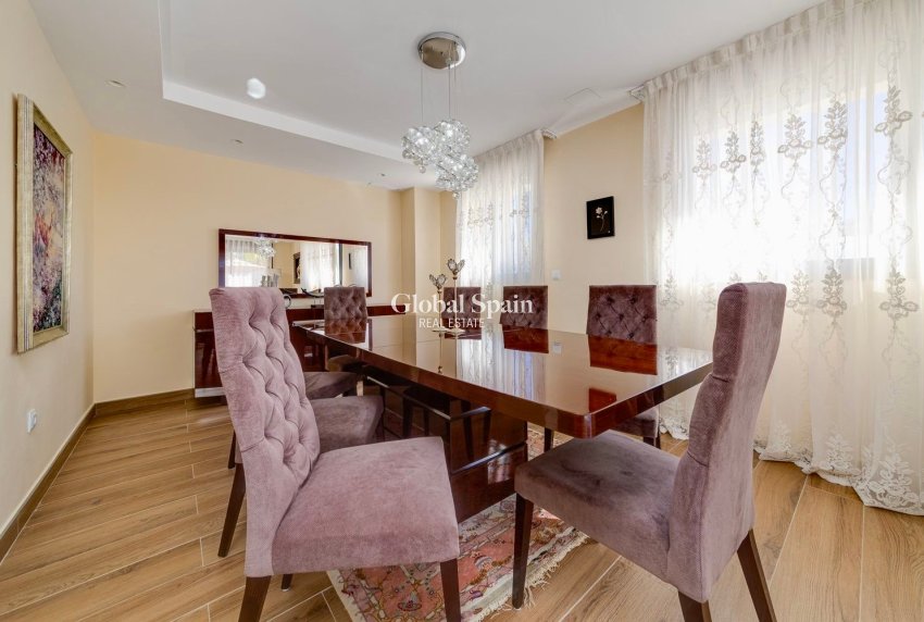 Resale - VILLA -
TORREVIEJA - Costa Blanca