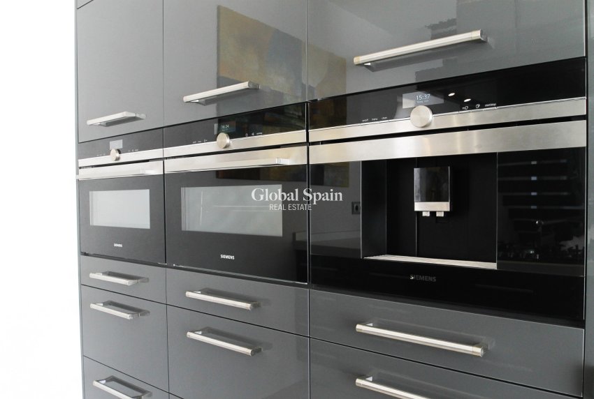 Resale - VILLA -
TORREVIEJA - Costa Blanca