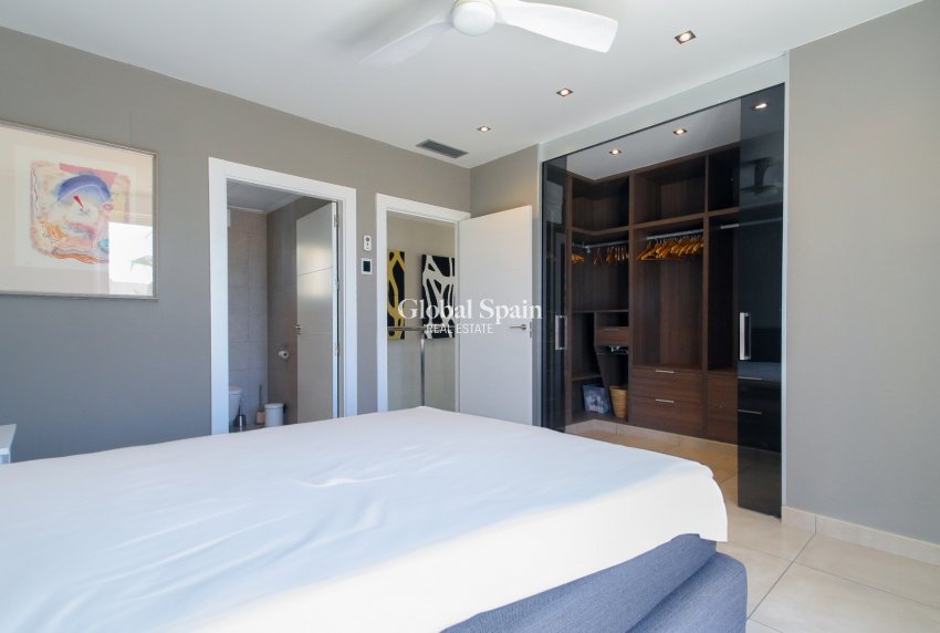 Resale - VILLA -
TORREVIEJA - Costa Blanca