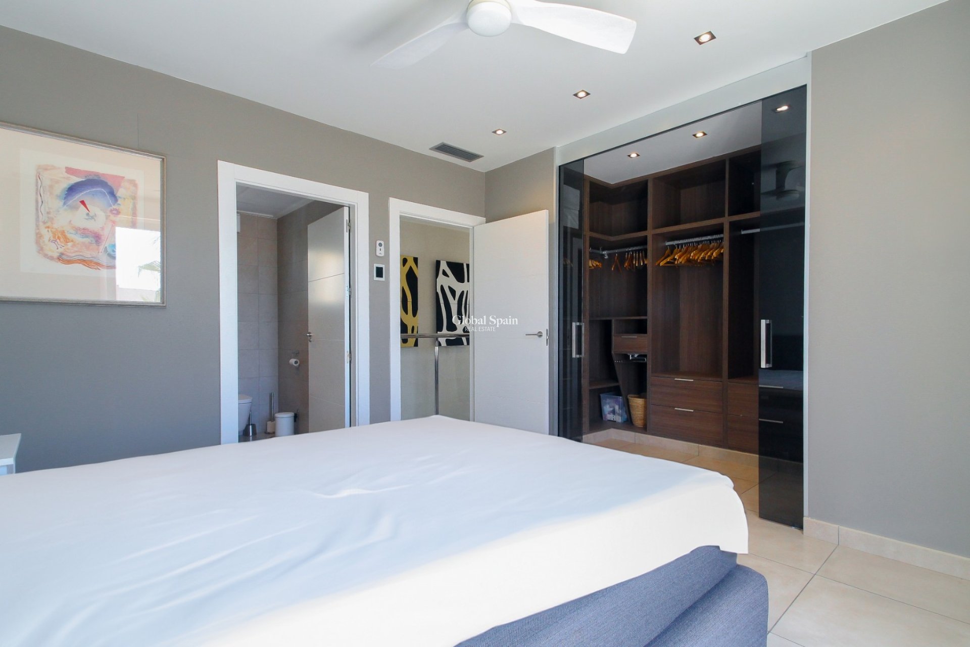 Resale - VILLA -
TORREVIEJA - Costa Blanca